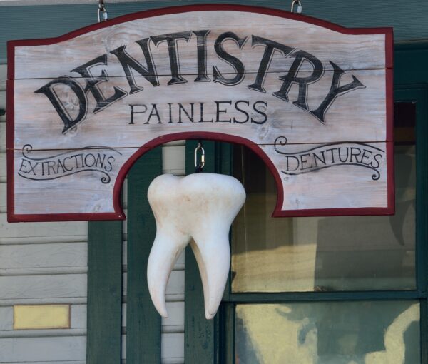 <span class="title">アメリカで歯医者シリーズ　インプラントやめます。</span>